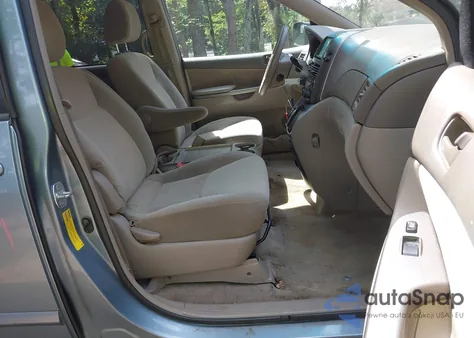 2010 Toyota Sienna Le z USA, uszkodzony, nr VIN 5TDKK4CC2AS327868